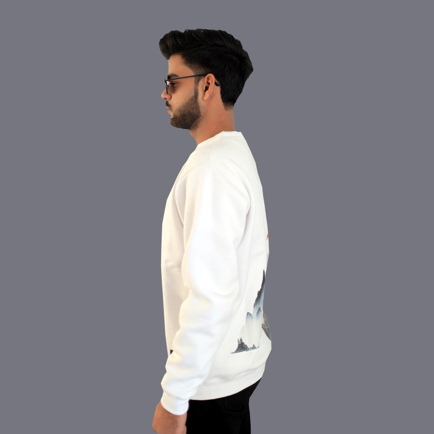 NATURE'S EDGE WHITE SWEATSHIRT